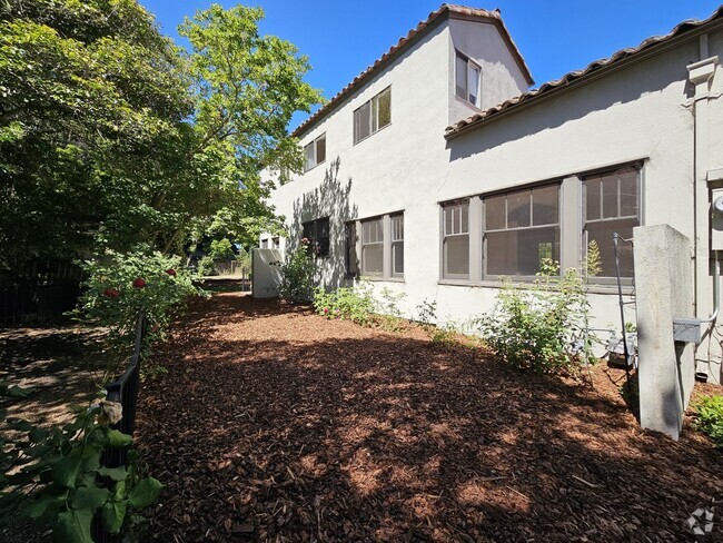 Building Photo - Charming 4-Bedroom Single Family Home in P...