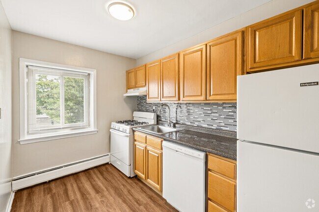 1BR, 1BA - 638SF - Kitchen