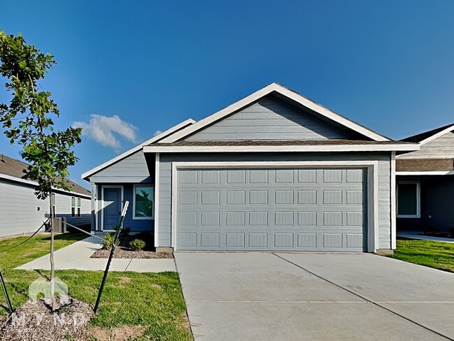 Photo - 1262 Basswood Dr House