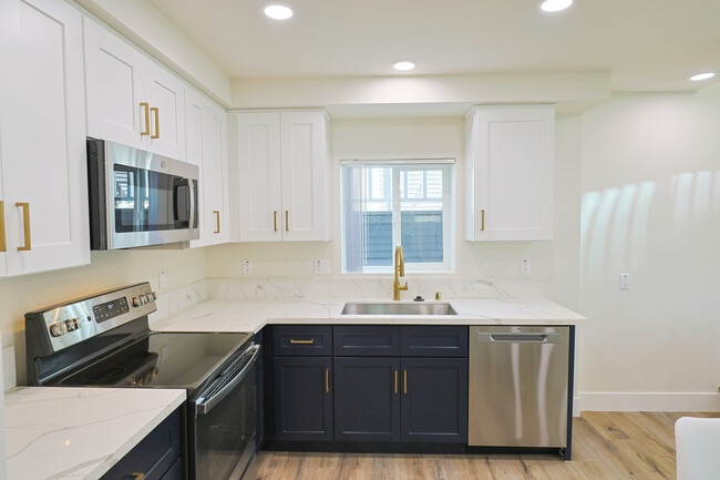 Photo - 1426 W 27th St Unit 1428