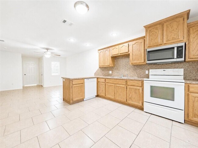 12 Oasis Dr Unit 4