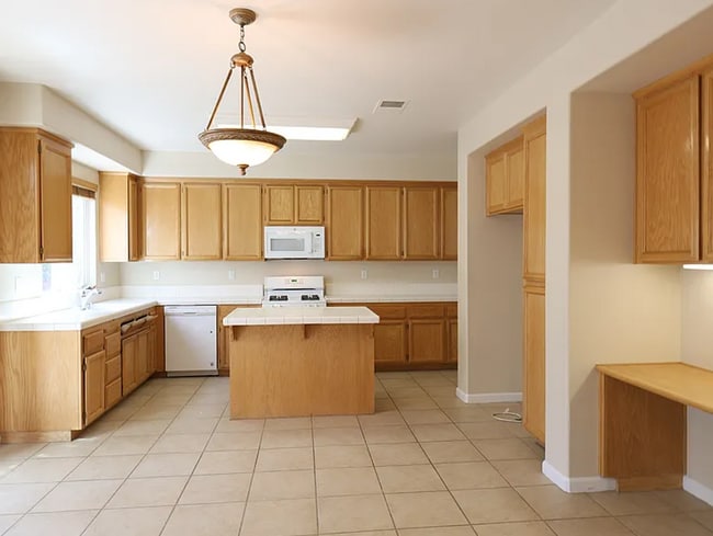 Photo - New Renovation* Prestigious Spacious 4 Bedroom