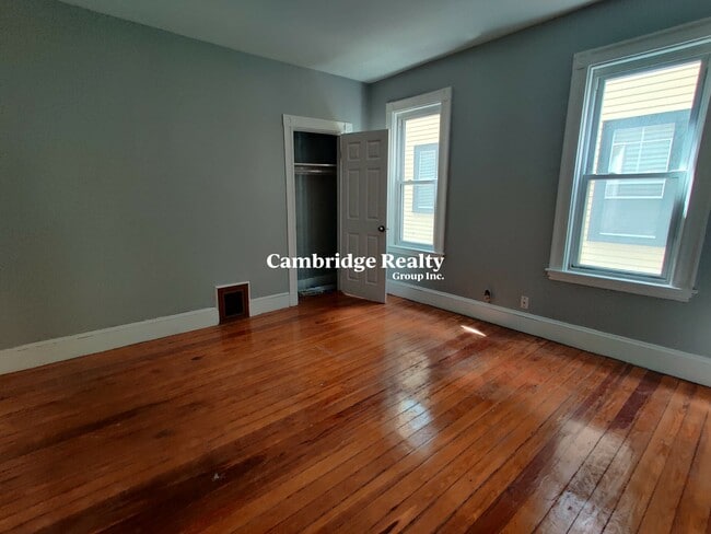 Building Photo - 20 Madison St Unit 2