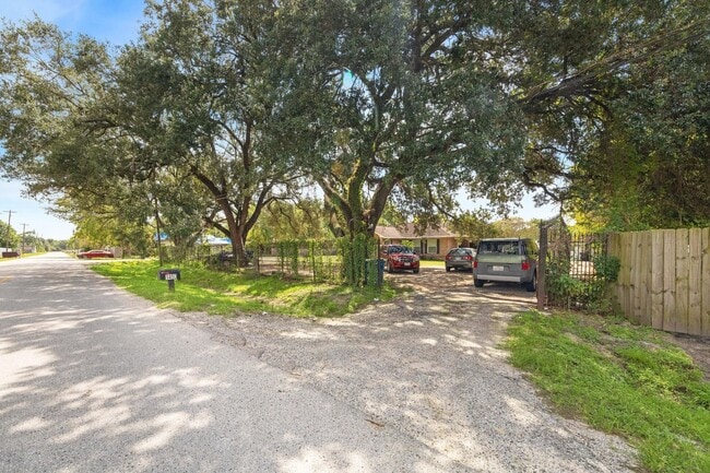 Photo - 1450 Mesquite St