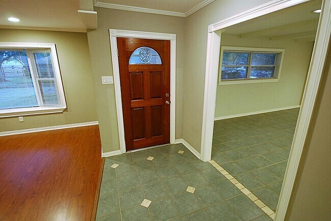 Photo - 986 Chamboard Ln