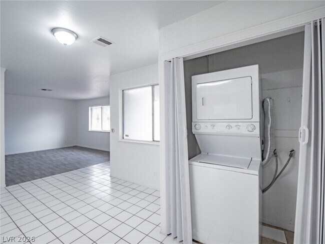 Photo - 825 Hedge Way Unit 2