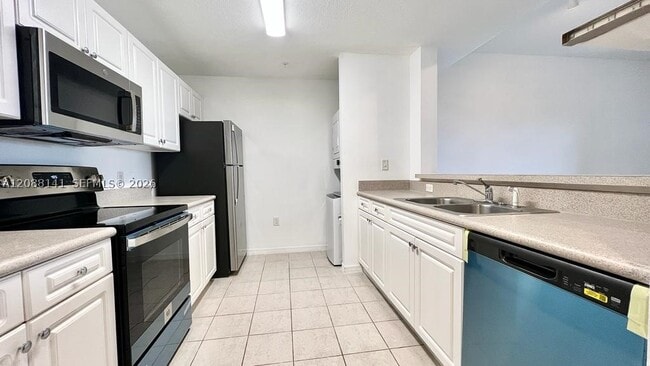 Building Photo - 1203 Town Center Dr Unit 415