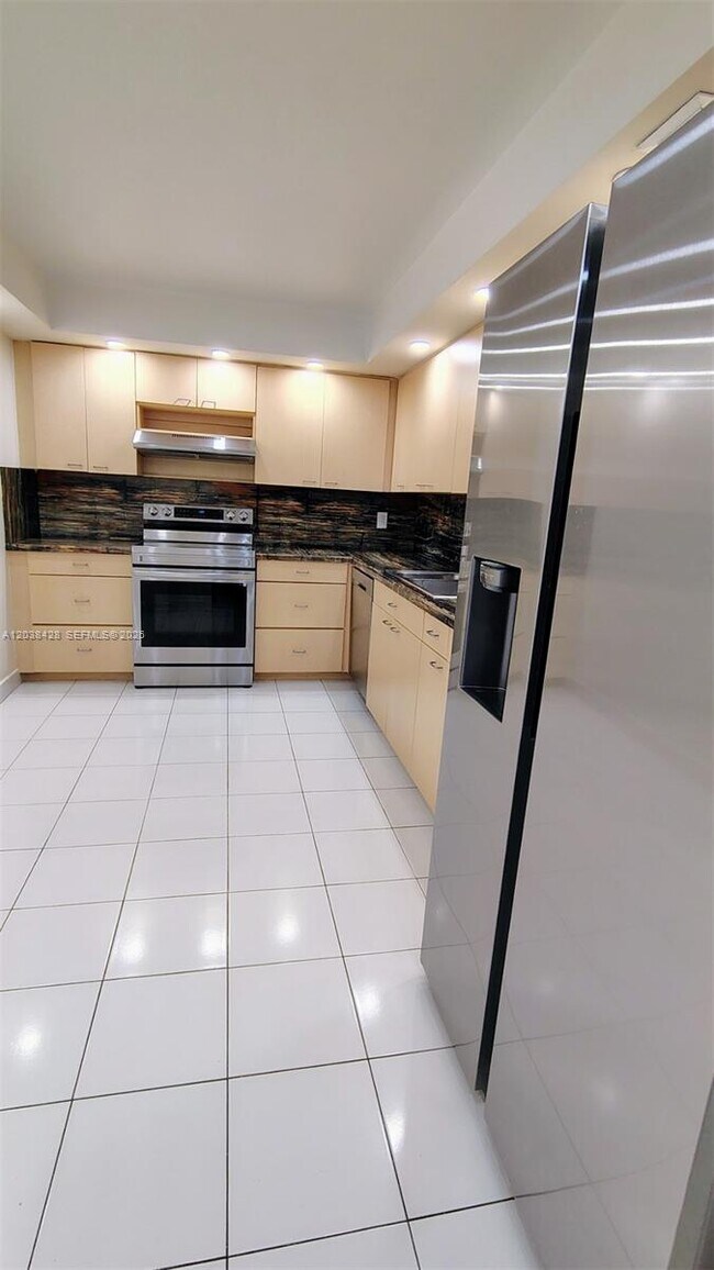 Photo - 1904 S Ocean Dr Unidad 1807