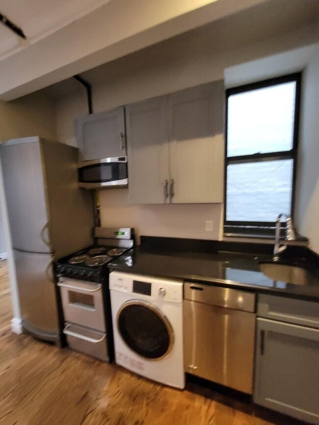221 E 23rd St Unit 20