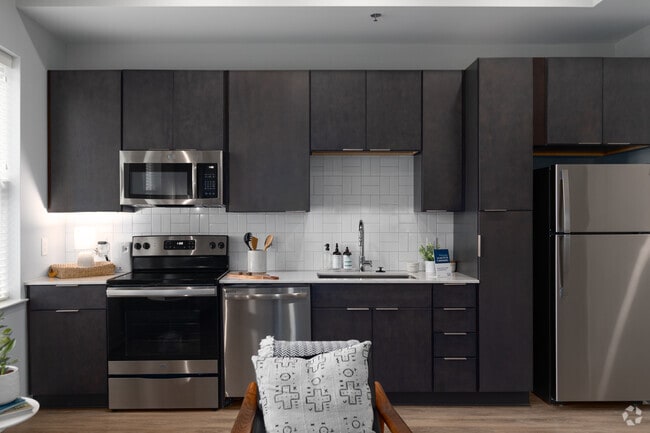 1BR, 1BA - 624SF Kitchen