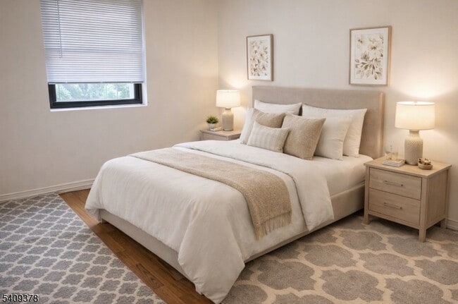 Building Photo - 3021 Edwin Ave Unit 3E