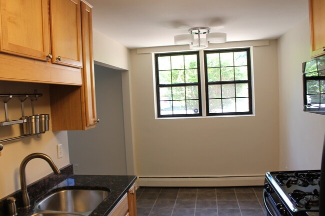 Building Photo - 3215 Pillsbury Ave S Unit 002