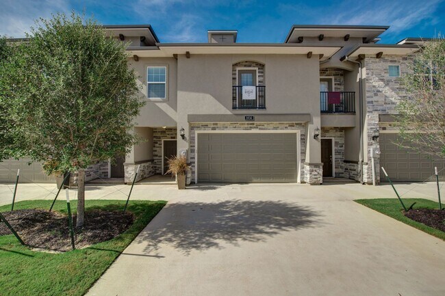 Available Fall 2024 in Pershing Pointe! - Available Fall 2024 in Pershing Pointe! House