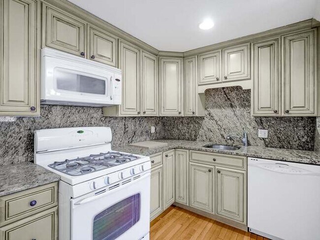 Photo - 305 Pine St Unidad #8