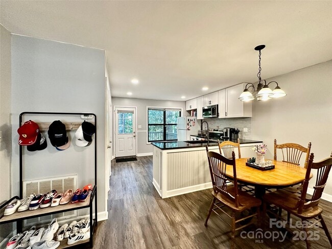 Photo - 392 Tall Oaks Trail