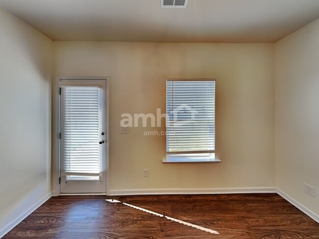 Photo - 710 Woodall Rd