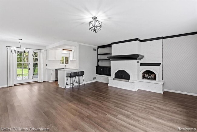Photo - 2479 Ivanhoe Dr