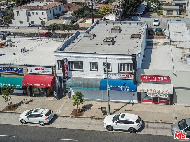 Building Photo - 4015 W Olympic Blvd
