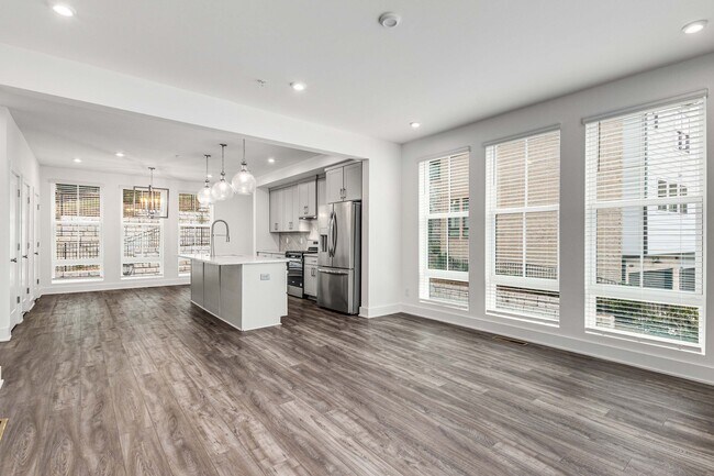 Photo - 1815 Gotham Ln NE