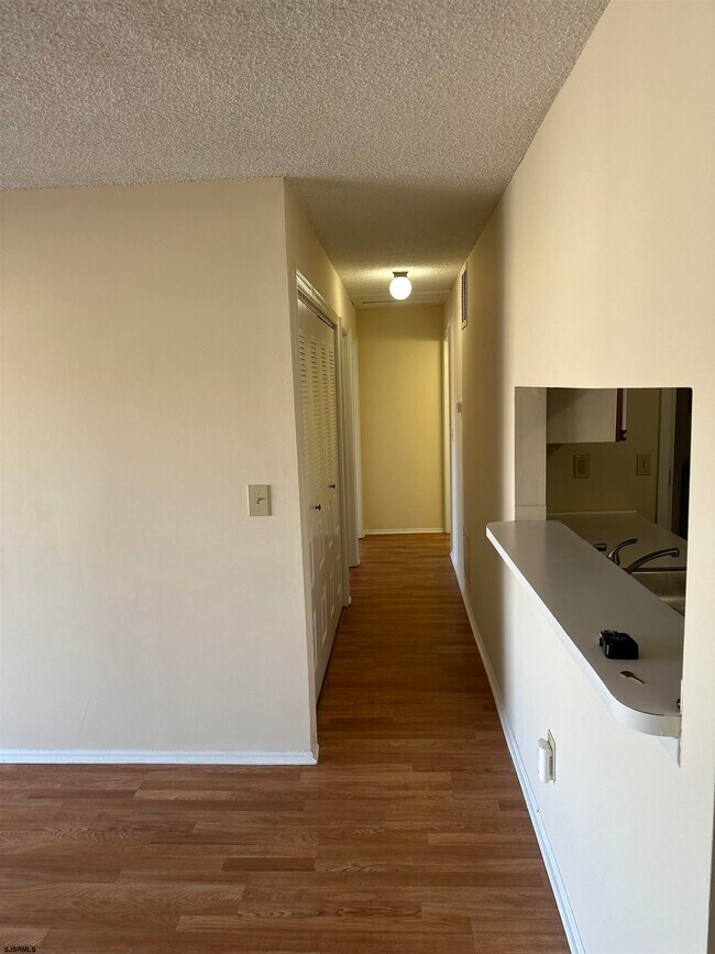 Photo - 203 Colonial Ct Unit 203