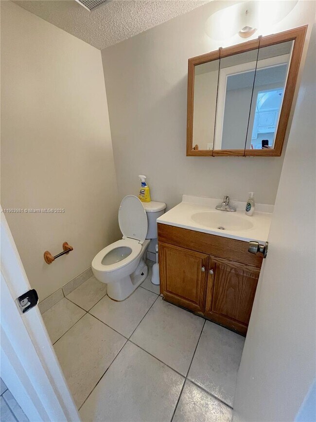 Photo - 403 NW 68th Ave Unidad 104