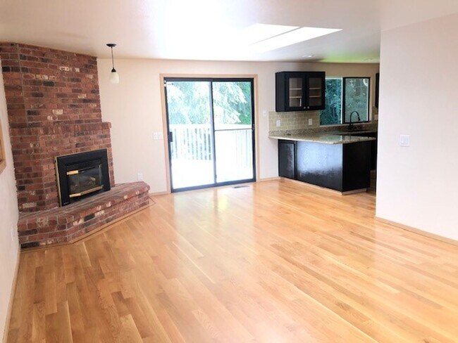 Photo - Beautiful 3 Bedroom 2 Bath Home in Mukilteo!