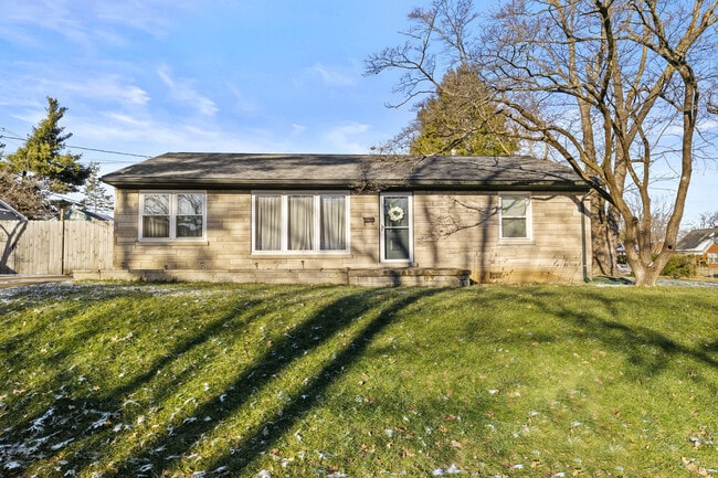 Building Photo - 143 E Lowry Ln