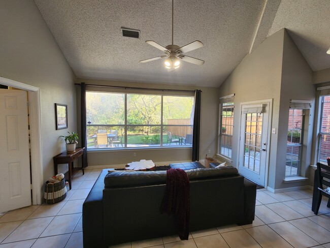Photo - 929 Parker Dr