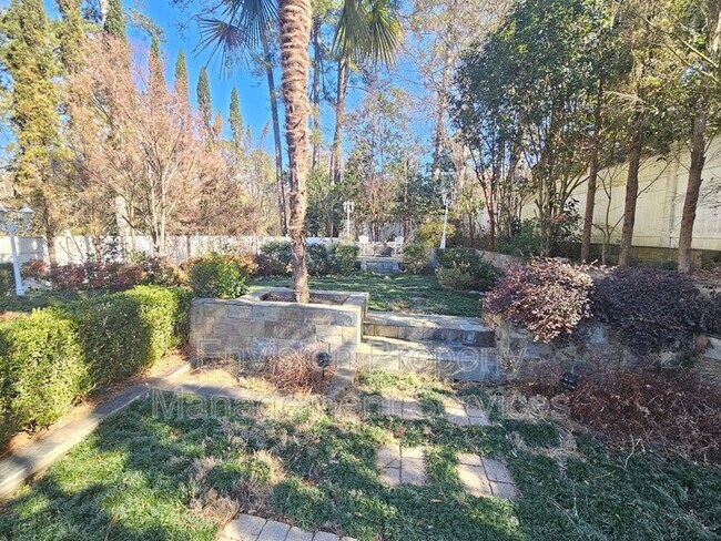 Photo - 1761 Monroe Dr NE