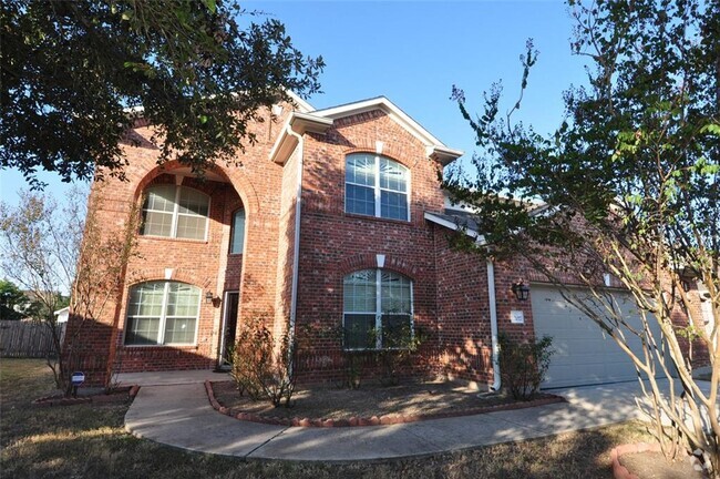 Building Photo - No Carpet! Beautiful 2 story home an overs...