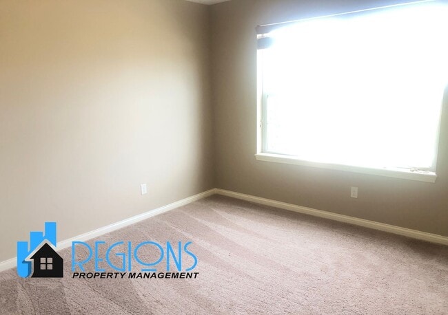 Photo - Beautiful 5BR 3.5 bathroom house in North East Normal. Large fenced in back yard.
