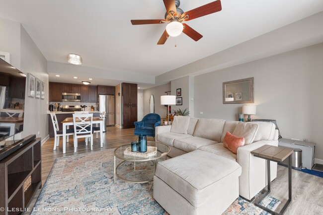 Photo - 680 N Green St Unit 606