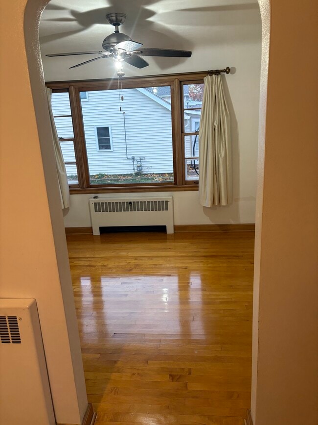 Comedor - 135 S John St