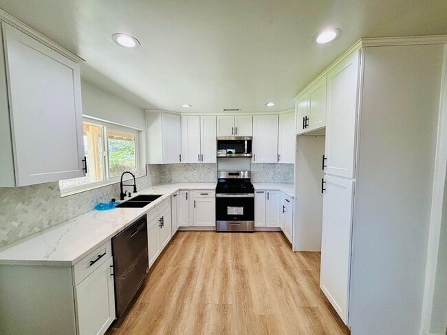 Photo - 41725 22nd St W