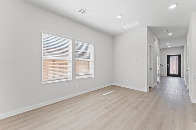 Photo - 259 Forest W St