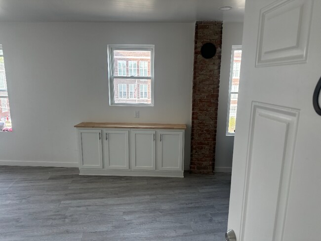 Photo - 2131 Williams Ave Unidad 1