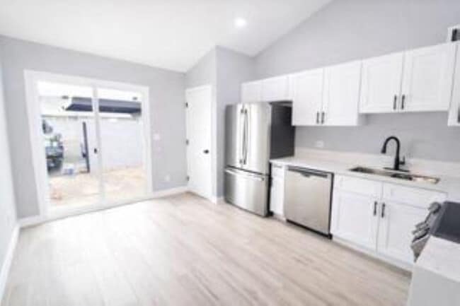 Building Photo - 5960 W Oregon Ave