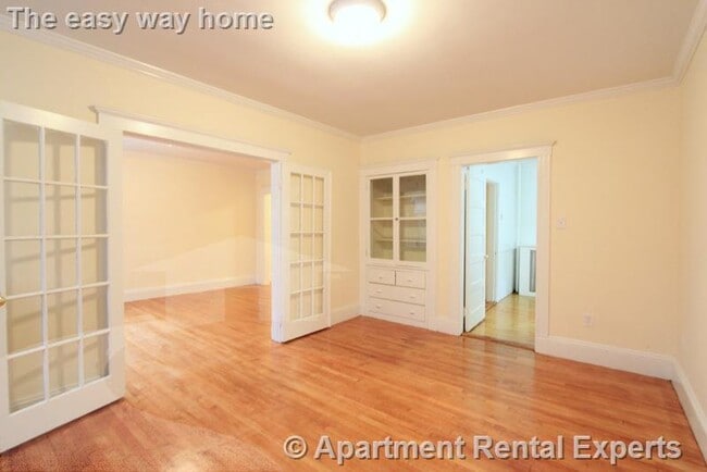 Building Photo - 14 Centre St Unit #B