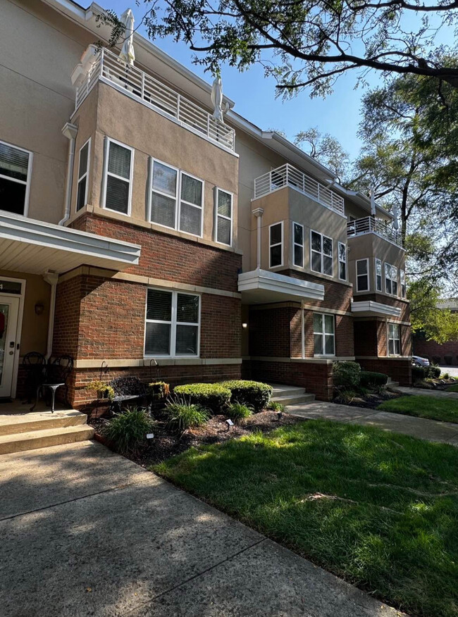 Front door / patio - 1834 Northwest Blvd Townhome