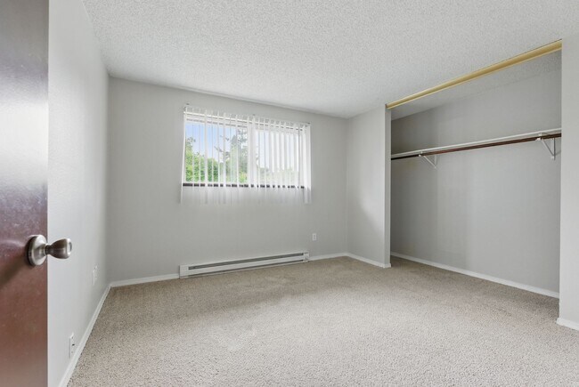 Photo - Comfort & Convenience in the Heart of Lents! Unit 8631