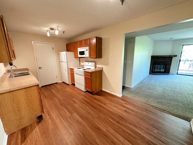 Photo - 1320 Brook St Unit J