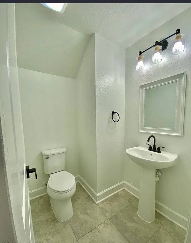 Photo - 144 Moorcroft Way