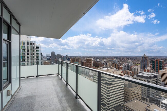 2BD, 1BA - 895SF - Versus