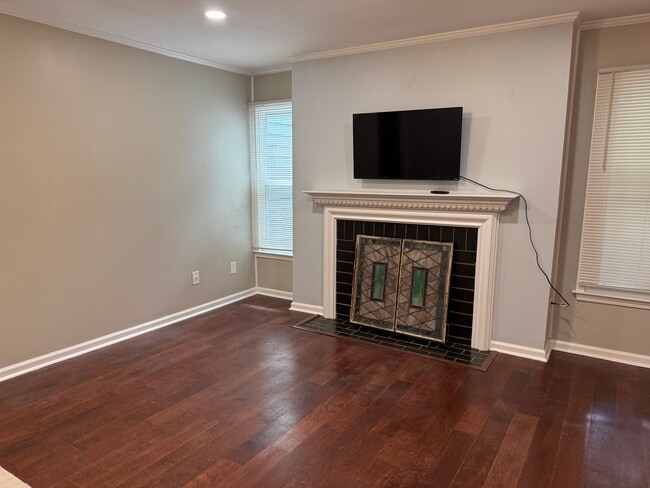 Tv stays with the unit - 226 Hillsboro Pl