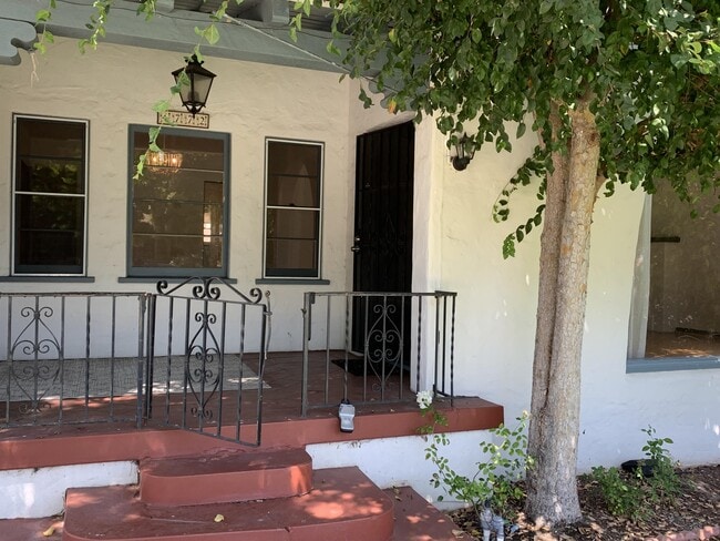 Photo - 4772 Edgeware Rd