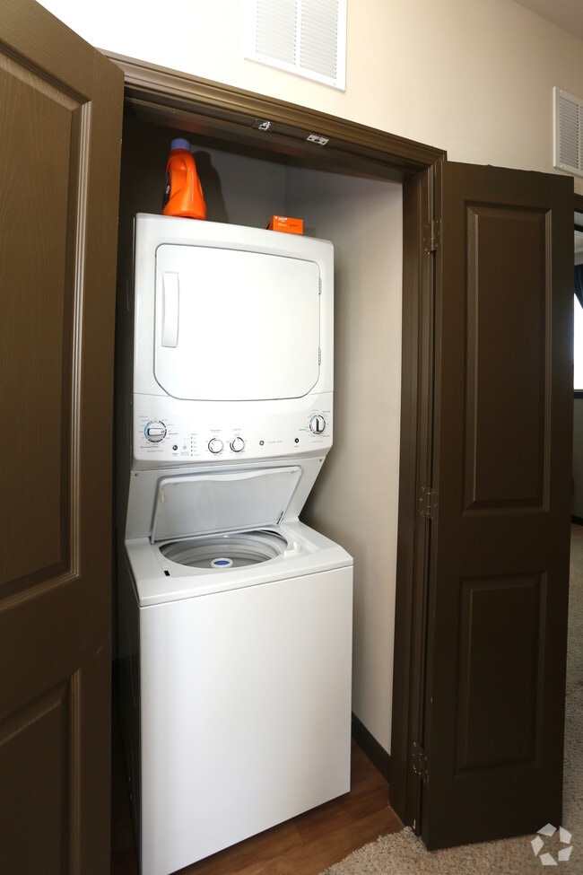 Washer/Dryer Included