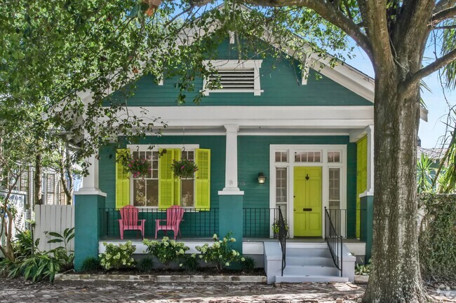 Building Photo - 2bedroom Craftsman cottage with driveway Rental