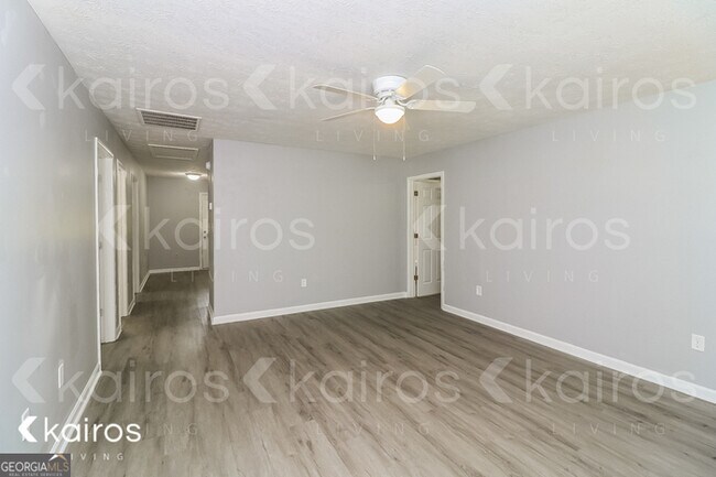 Photo - 300 Beaver Pointe Dr