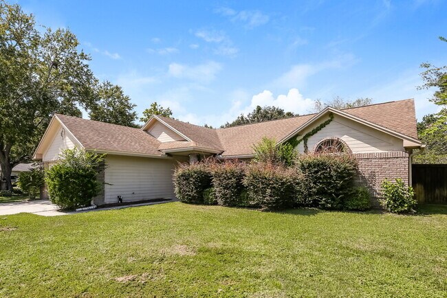 Photo - 8618 Wyndhurst Dr