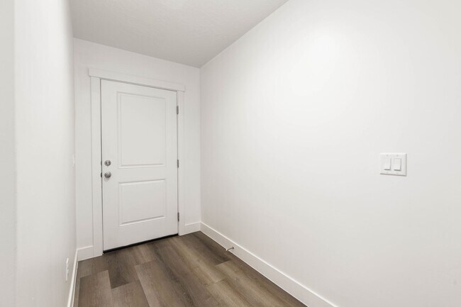 Photo - 4 bed | 2 1/2 bath | 2 car garage in Desert Canyon with washer/dryer/fridge!